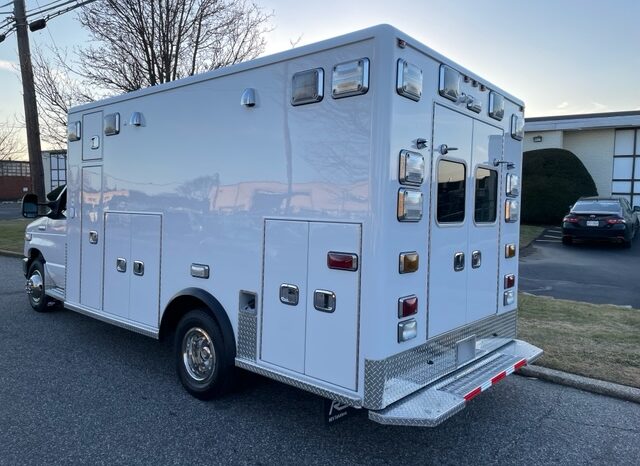 2022 E450 Type III Horton Remount REV Ambulance full