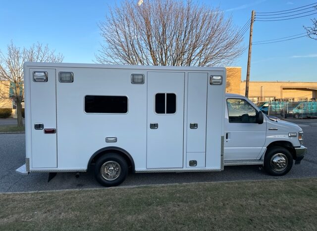 2022 E450 Type III Horton Remount REV Ambulance full