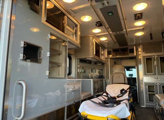 2009 GMC 4500 MedTech Type III Ambulance full