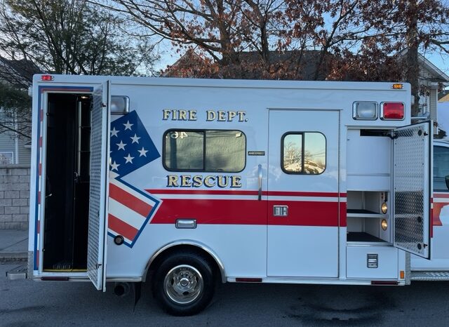 2009 GMC 4500 MedTech Type III Ambulance full