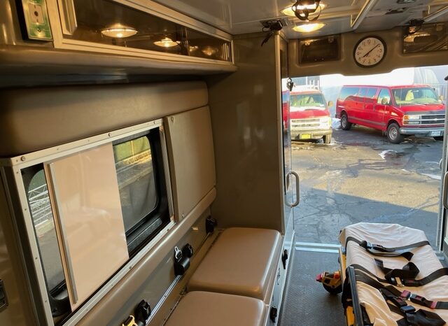 2009 GMC 4500 MedTech Type III Ambulance full