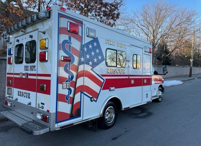 2009 GMC 4500 MedTech Type III Ambulance full