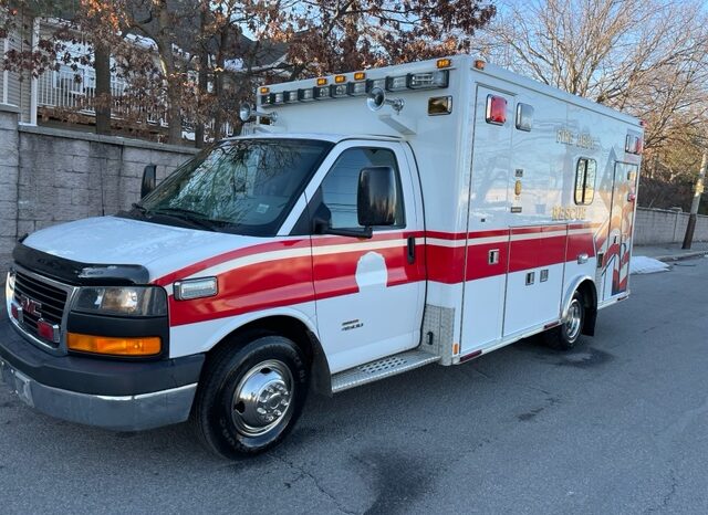 2009 GMC 4500 MedTech Type III Ambulance full