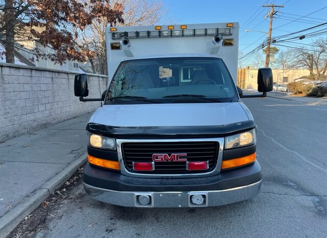 2009 GMC 4500 MedTech Type III Ambulance full