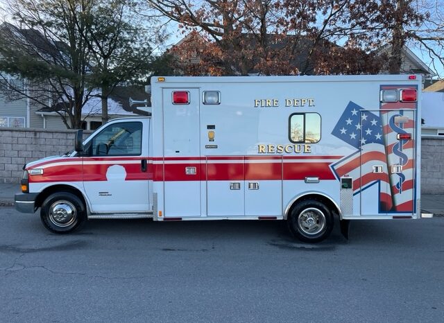 2009 GMC 4500 MedTech Type III Ambulance full