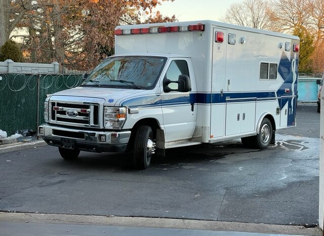 2010 E450 Horton Type III Ambulance full