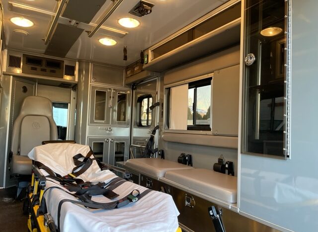 2009 GMC 4500 MedTech Type III Ambulance full