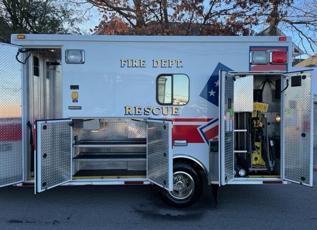 2009 GMC 4500 MedTech Type III Ambulance full