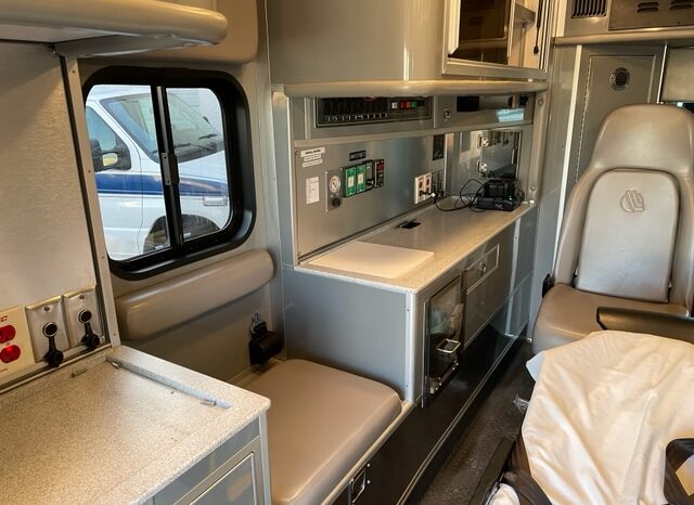 2009 GMC 4500 MedTech Type III Ambulance full