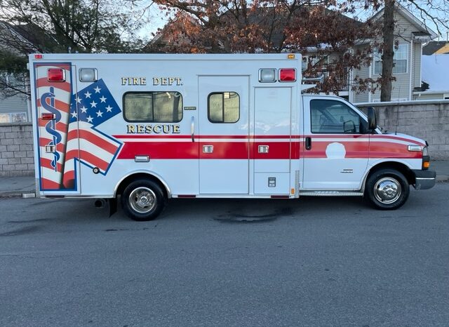 2009 GMC 4500 MedTech Type III Ambulance full