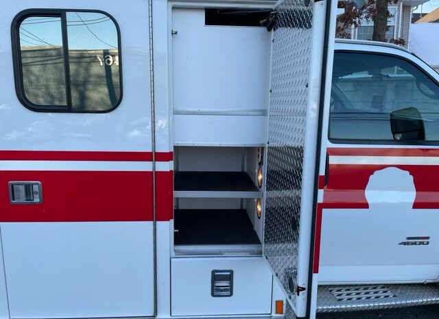 2009 GMC 4500 MedTech Type III Ambulance full