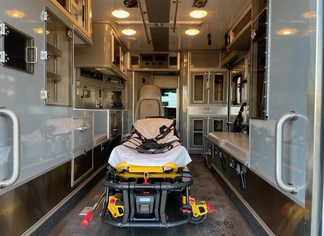 2009 GMC 4500 MedTech Type III Ambulance full