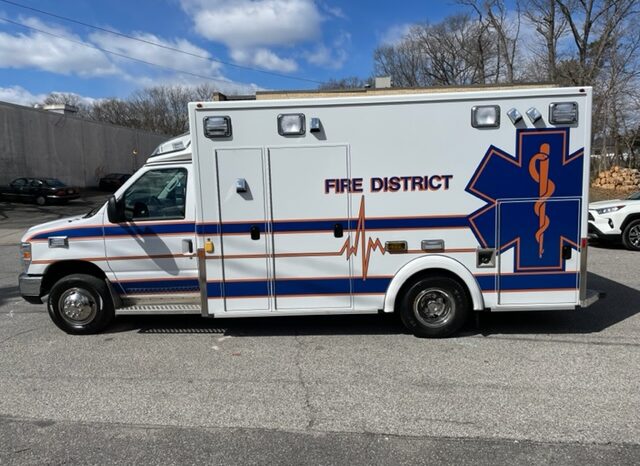 2016 E450 Super Duty  Demers Type III Ambulance GAS full