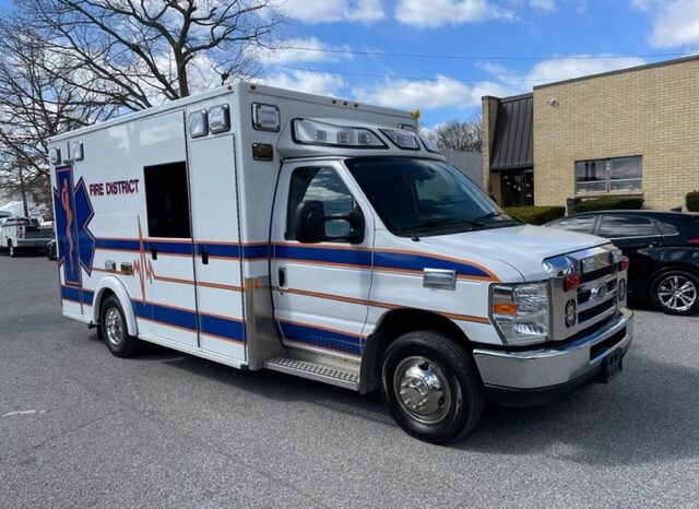 2016 E450 Super Duty  Demers Type III Ambulance GAS full