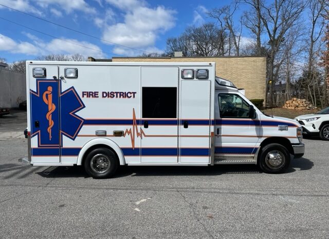 2016 E450 Super Duty  Demers Type III Ambulance GAS full