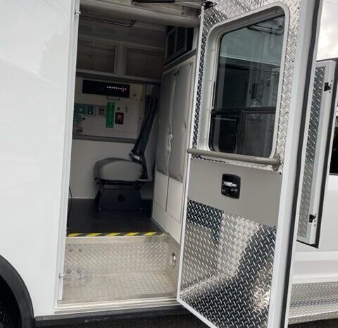 2022 F-450 Super Crew Cab Type 1 Wheeled Coach Remount Ambulance 4WD 7.3 Gas full