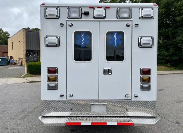 2022 F-450 Super Crew Cab Type 1 Wheeled Coach Remount Ambulance 4WD 7.3 Gas full