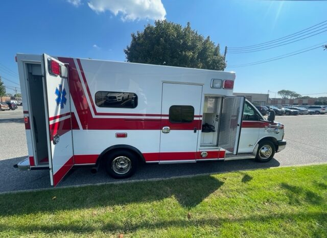 2010 Chevy Duramax 4500 Braun Type III Ambulance full