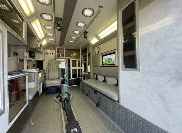 2010 Chevy Duramax 4500 Braun Type III Ambulance full