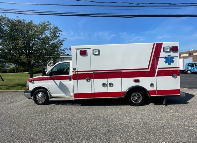 2010 Chevy Duramax 4500 Braun Type III Ambulance full