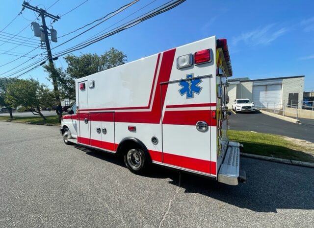 2010 Chevy Duramax 4500 Braun Type III Ambulance full