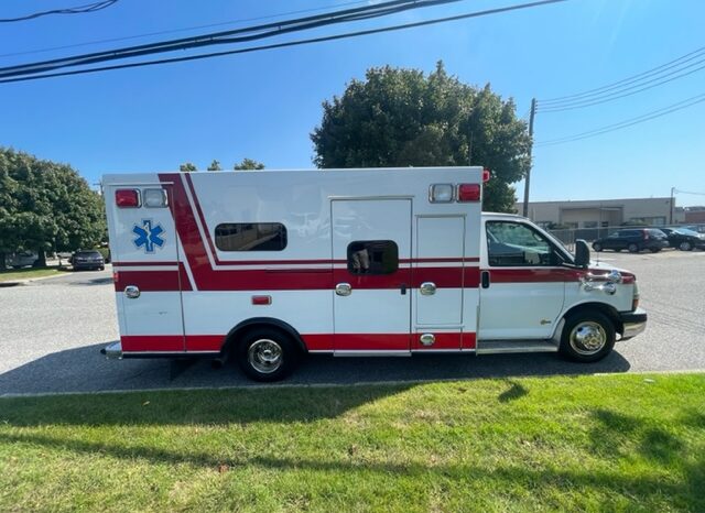 2010 Chevy Duramax 4500 Braun Type III Ambulance full