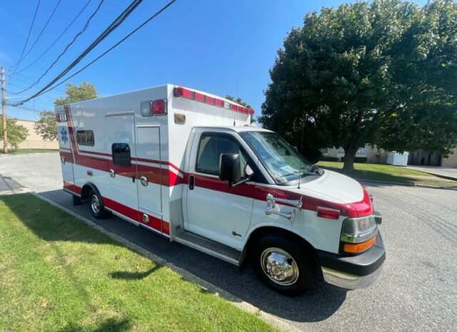 2010 Chevy Duramax 4500 Braun Type III Ambulance full