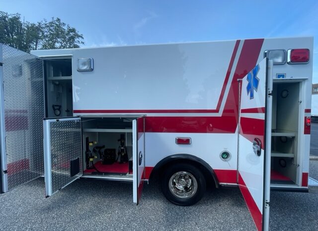 2010 Chevy Duramax 4500 Braun Type III Ambulance full