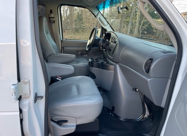 2006 E350 XL Super Duty 12 Passenger Van full