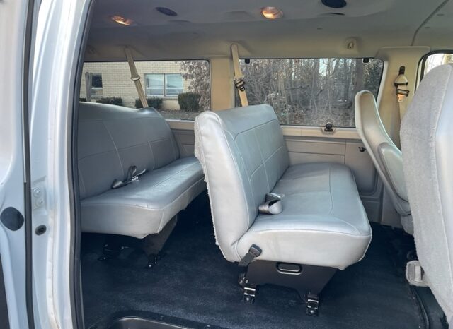 2006 E350 XL Super Duty 12 Passenger Van full