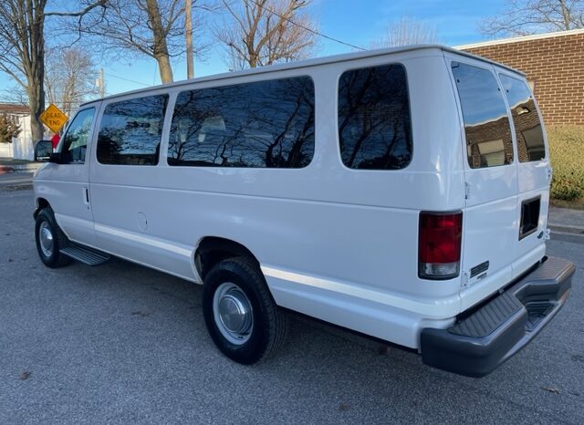 2006 E350 XL Super Duty 12 Passenger Van full