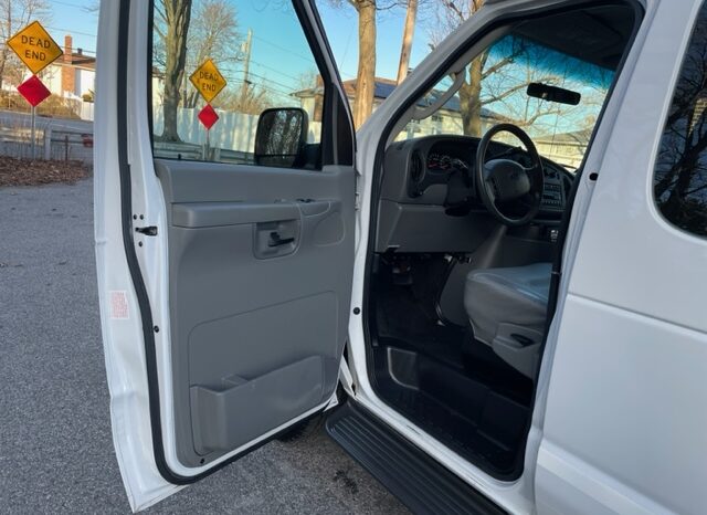 2006 E350 XL Super Duty 12 Passenger Van full