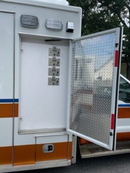 2016 F550 Super Duty 4×4 Lifeline Ambulance full