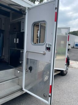 2016 F550 Super Duty 4×4 Lifeline Ambulance full