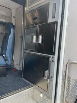 2016 F550 Super Duty 4×4 Lifeline Ambulance full