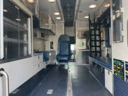 2016 F550 Super Duty 4×4 Lifeline Ambulance full