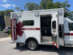 2009 F450 4×4 Super Duty  Road Rescue Medium Duty Ambulance 50k Miles full