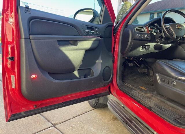 2012 Chevy Suburban 2500 LT SSV 4×4 Command Vehicle full