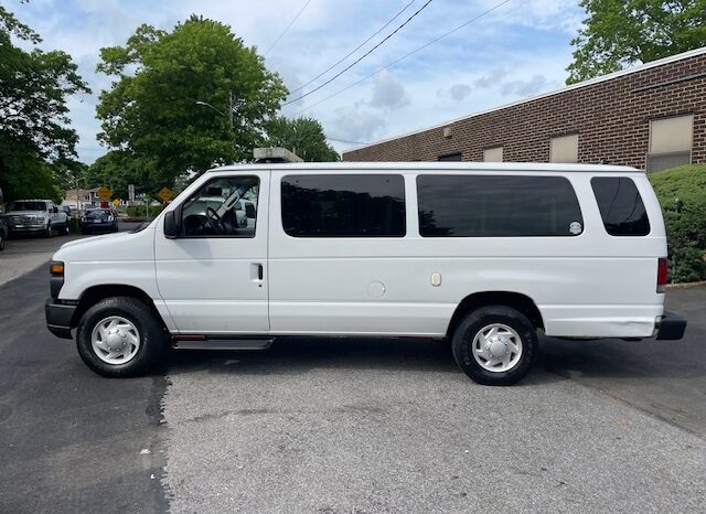 2008 Ford E-350 XL Super Duty 14 Pass Van full