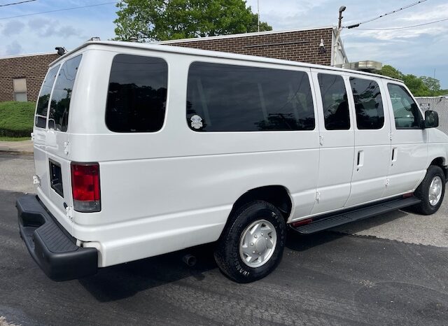 2008 Ford E-350 XL Super Duty 14 Pass Van full