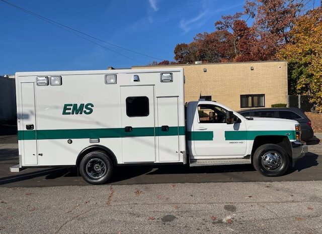 2019 Chevy Silverado 3500 HD 4×4 Type 1 Medix Ambulance full