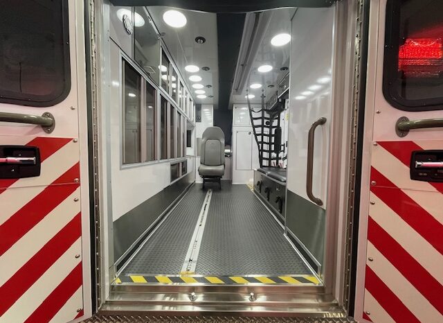 2023 F450 AEV Type1 4×4 Remounted SIV Ambulance Gas full