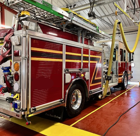 2006 HME 4Dr Rescue Pumper 1,200 / 1,750 GPM 24k Miles full