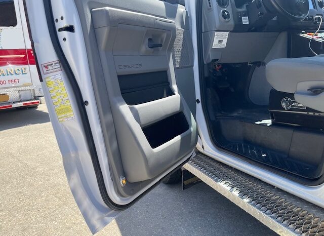 2017 Ford E450 Super Duty AEV Type III Ambulance – ONLY 35K MILES full