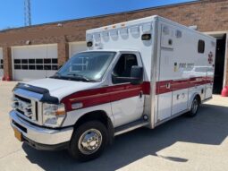 2017 Ford E450 Super Duty AEV Type III Ambulance – ONLY 35K MILES full