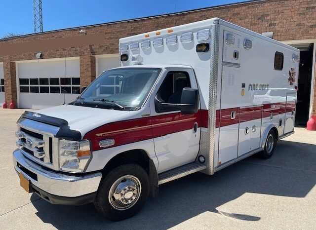 2017 Ford E450 Super Duty AEV Type III Ambulance – ONLY 35K MILES full