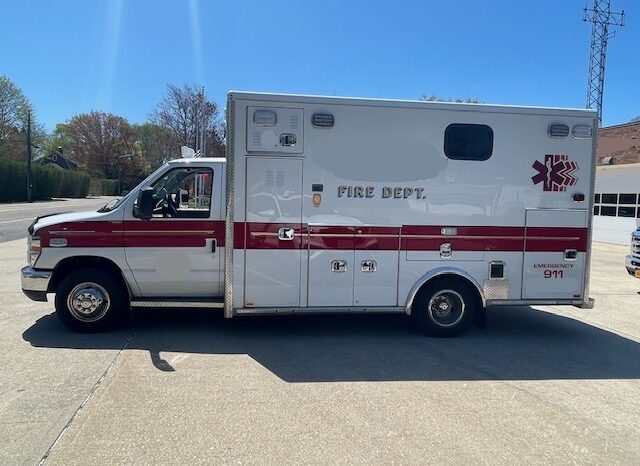 ? 2016 Ford E450 Super Duty AEV Type III Ambulance – ONLY 31K MILES full