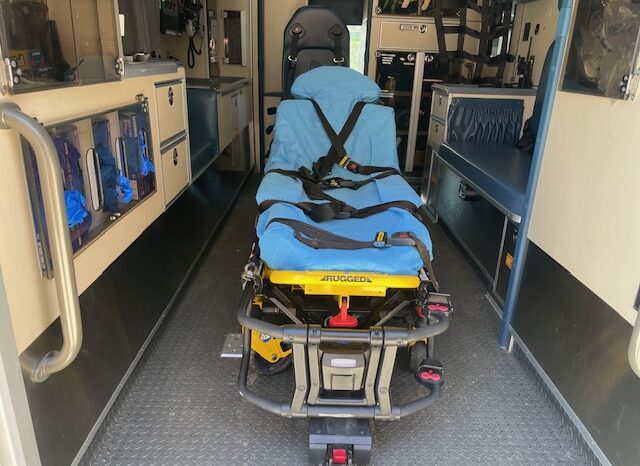 2017 Ford E450 Super Duty AEV Type III Ambulance – ONLY 35K MILES full