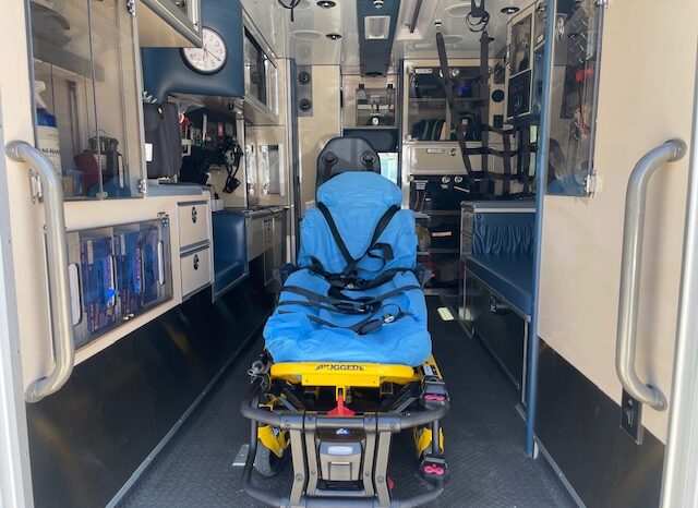 ? 2016 Ford E450 Super Duty AEV Type III Ambulance – ONLY 31K MILES full