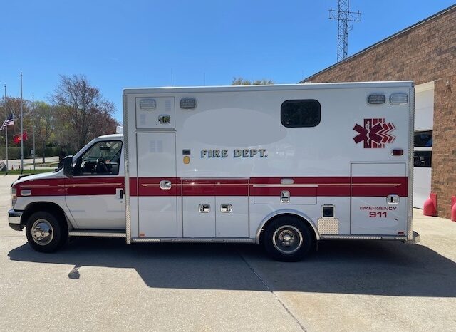 2017 Ford E450 Super Duty AEV Type III Ambulance – ONLY 35K MILES full